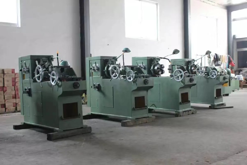 崇陽(yáng)歐德機械_套絲機